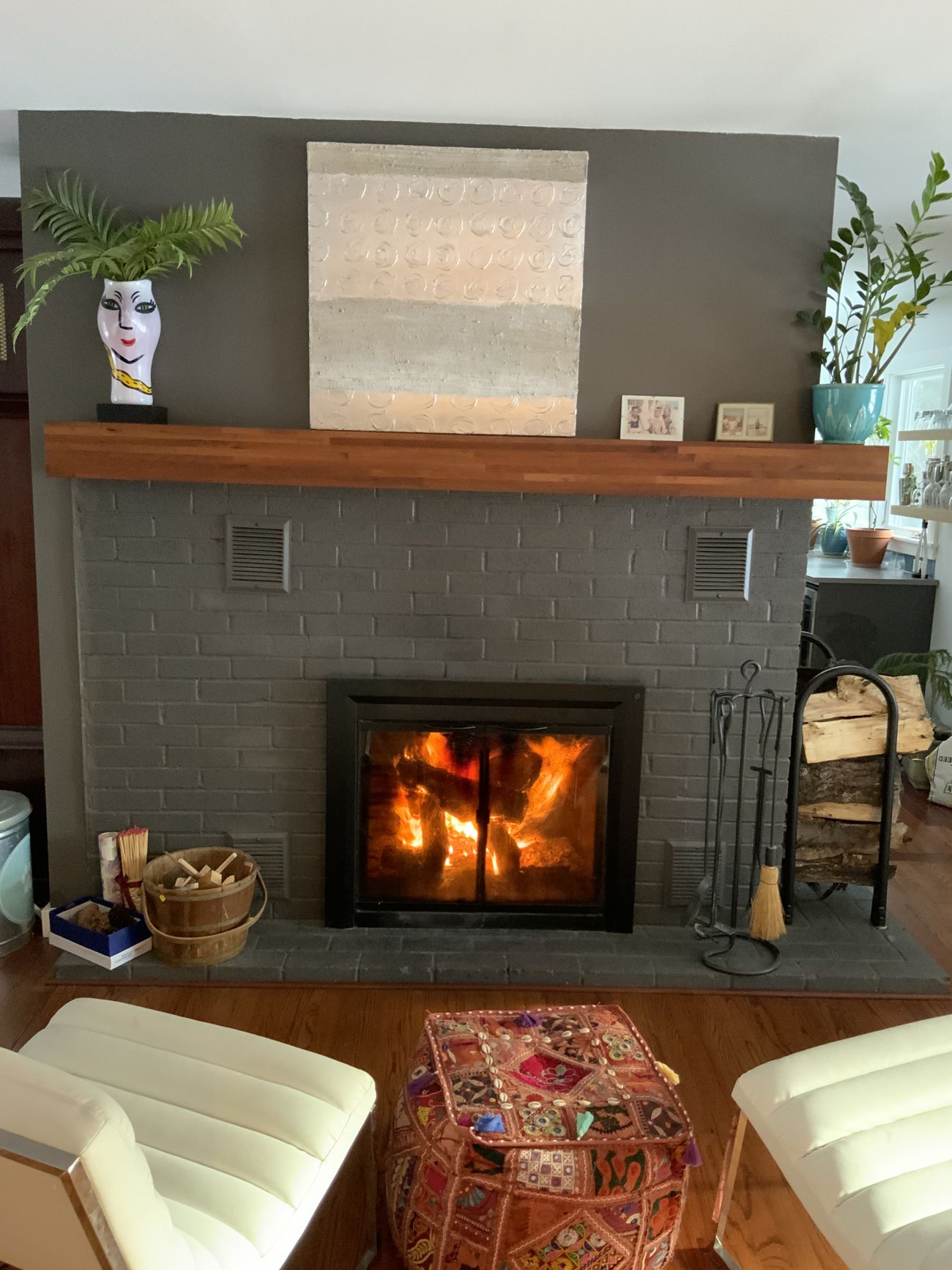 Living room with fireplace at Gamblewood